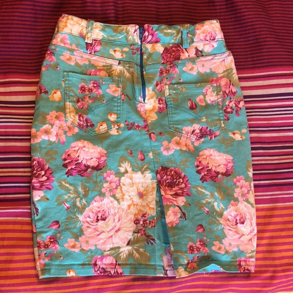 Cute colourful skirt for kids SIZE XS 12$ - Picture 2 of 2